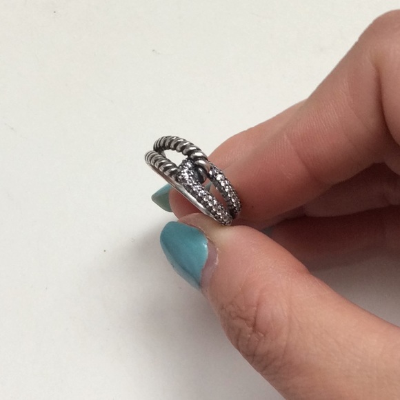 Crossed Ring - Picture 4 of 4